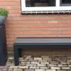 Banken voor buiten, met of zonder rugleuning. Stalen frame met houtcomposiet planken. Verschillende uitvoeringen en lengte maten mogelijk. 