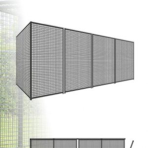 Gaaspaneel opstelling van ca 1 x 4 meter met gaasdak panelen. Zwarte panelen 2 meter hoog.