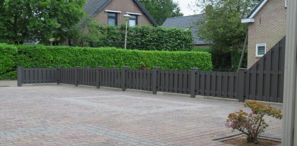 tuinscherm, lage schutting met buren