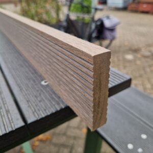 bruine composiet latten