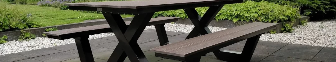 picknicktafel zwart van staal en composiet planken